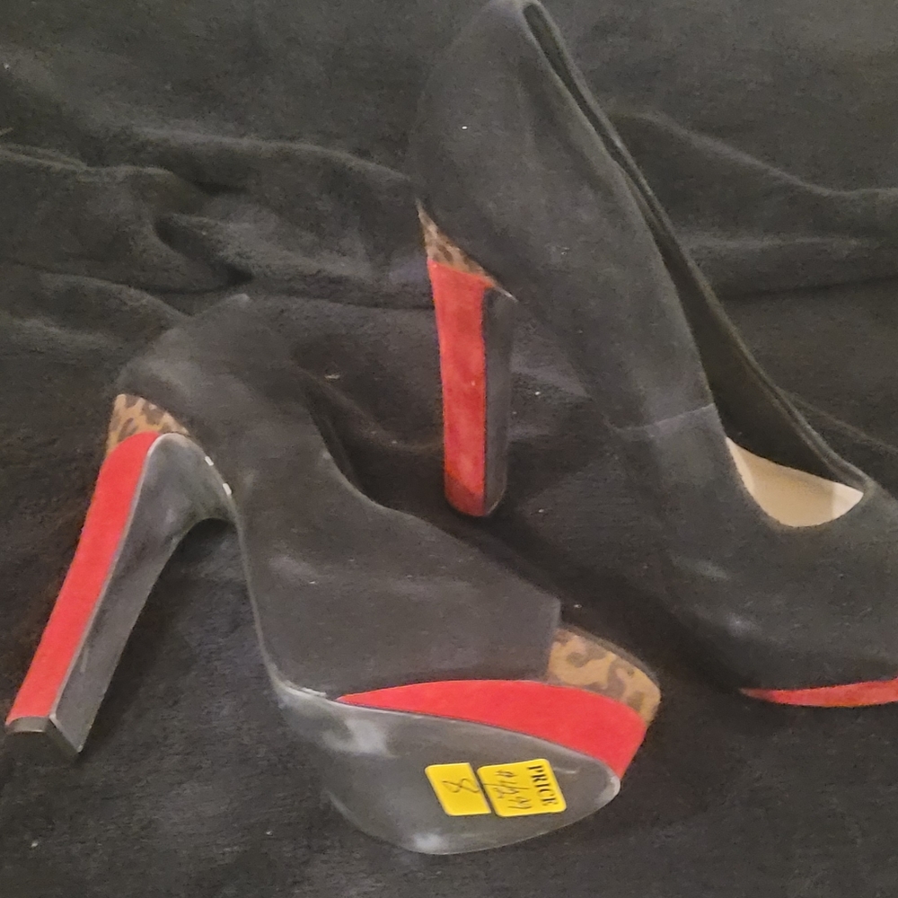 Heels - Picture 2 of 4
